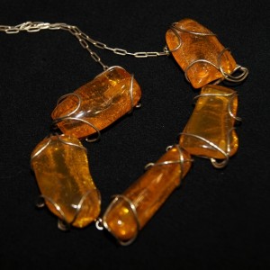 Vintage amber riviere